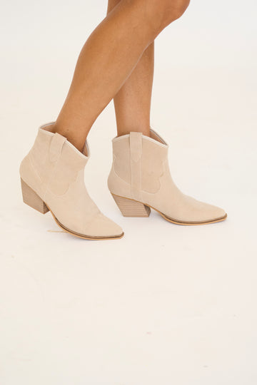 Darian Cowgirl Boots